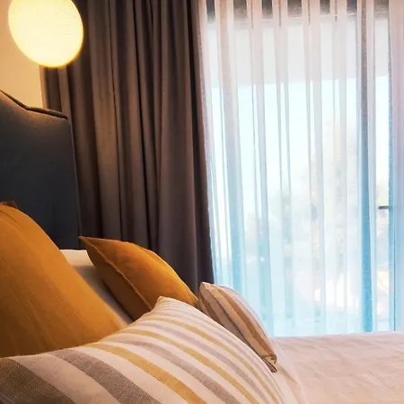 Pine Apartman Políhrono