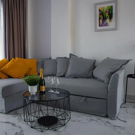 Pine Apartment Polychrono