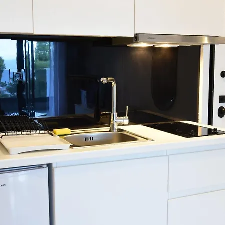 Pine Apartment Polychrono